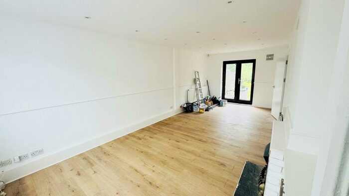 3 Bedroom Terraced House To Rent In George Crescent, Muswell Hill, N10