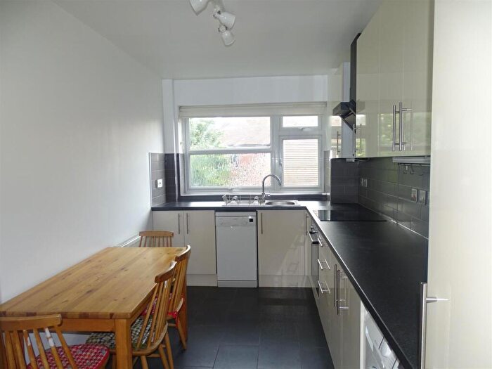 2 Bedroom Flat To Rent In Manor Road, Barnet, EN5