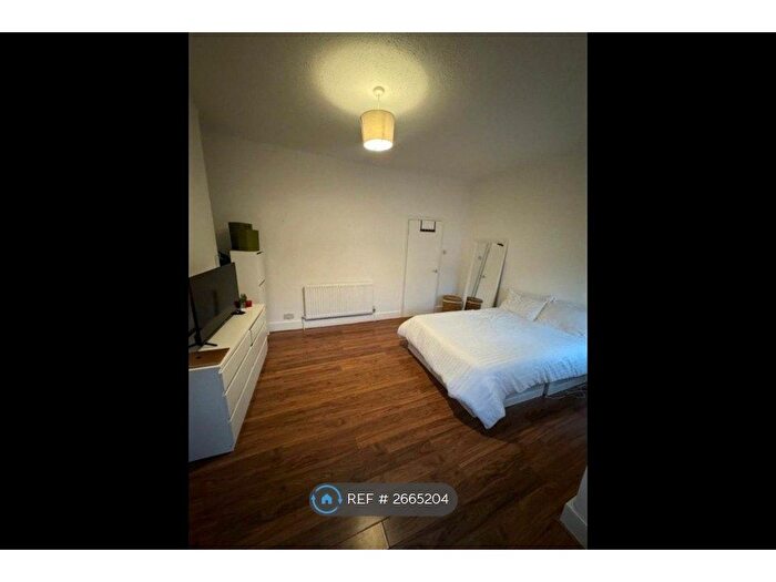 2 Bedroom Flat To Rent In Goodall Road, London, E11