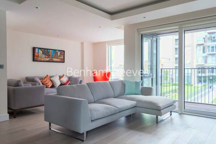 2 Bedroom Flat To Rent In Thurstan Street, Chelsea Creek, SW6