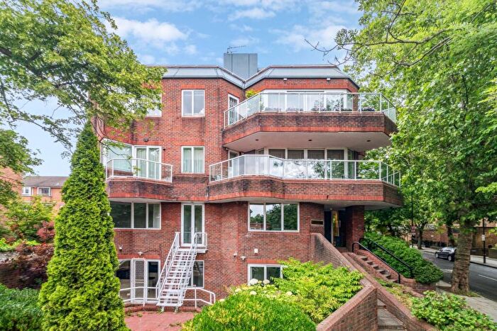 5 Bedroom Maisonette For Sale In Flat With Swimming Pool - Avenue Road, London, NW8