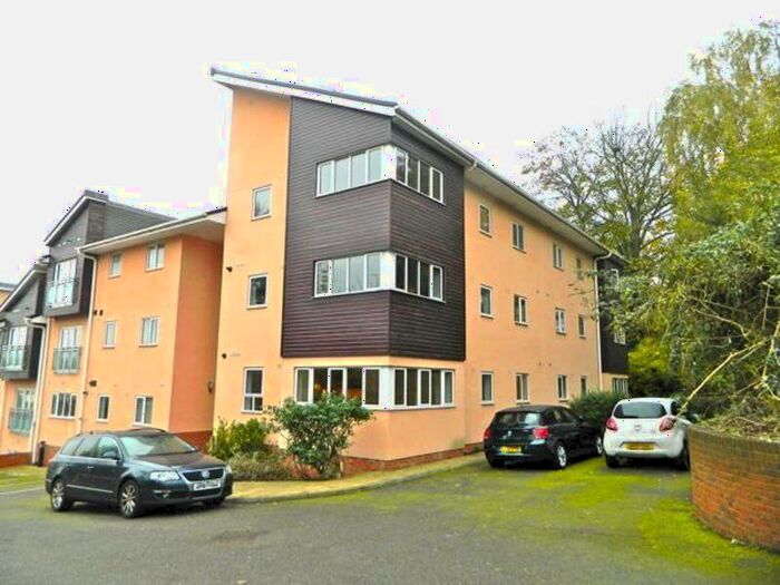 2 Bedroom Flat To Rent In Buckland Rise, Maidstone, Kent, ME16