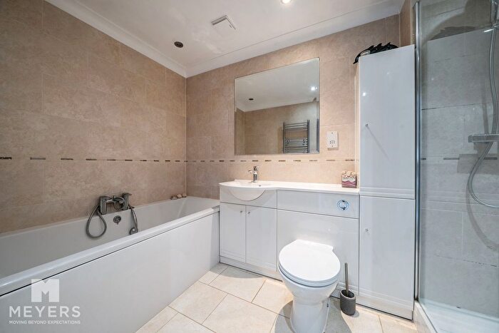 2 Bedroom Flat For Sale In Poole Road, Wimborne, BH21