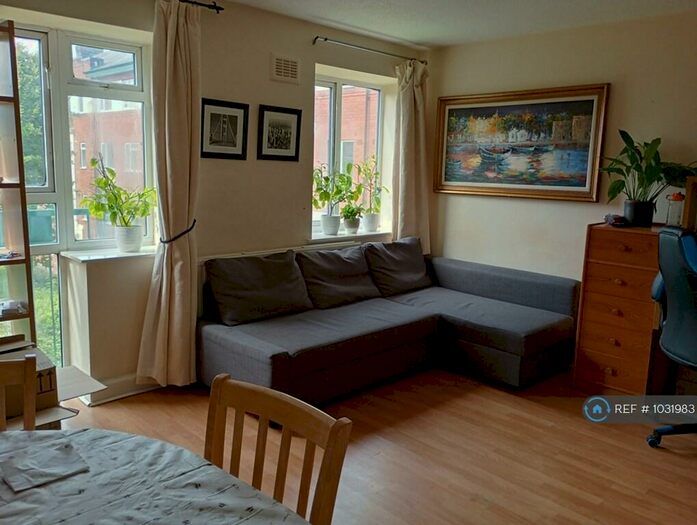 2 Bedroom Flat To Rent In Melmerby Court, Salford, M5