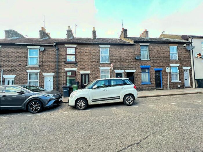 3 Bedroom Terraced House To Rent In High Town Road, Luton, Bedfordshire, LU2