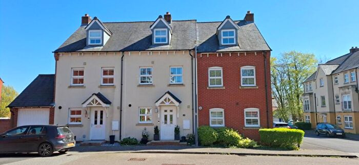 3 Bedroom Town House For Sale In Hickory Lane, Almondsbury, Bristol, BS32