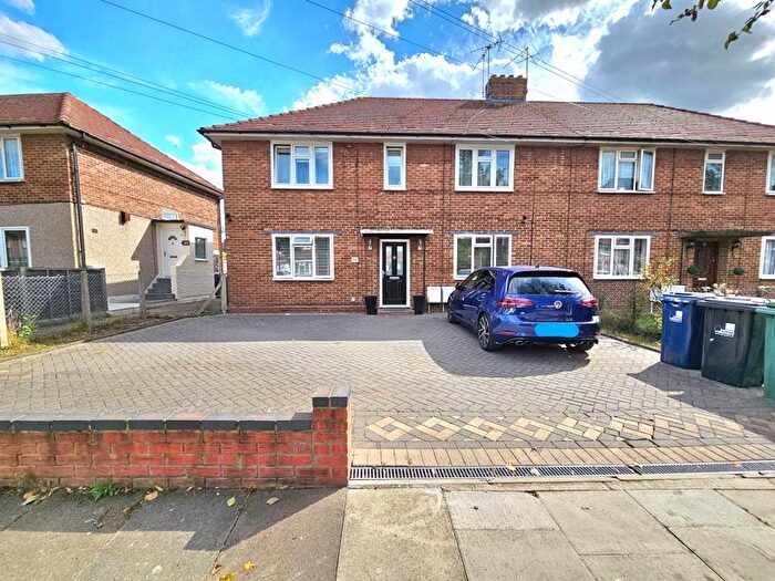 2 Bedroom Flat For Sale In Bournemead Avenue, Northolt, UB5