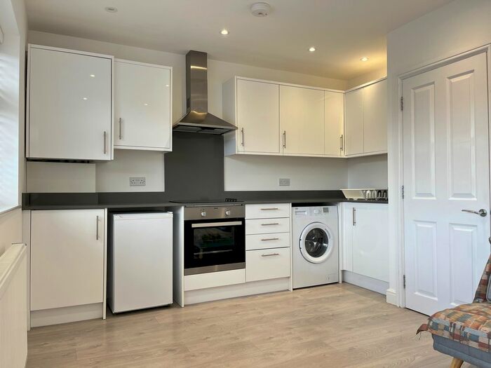 3 Bedroom Flat To Rent In Uckfield Road, Enfield, EN3