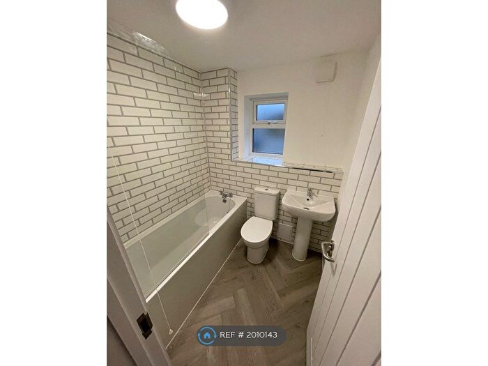 2 Bedroom Maisonette To Rent In Charleston Avenue, Basildon, SS13