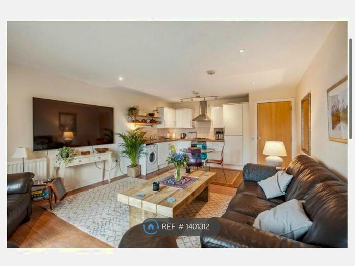 2 Bedroom Flat To Rent In Cumlodden Drive, Glasgow, G20