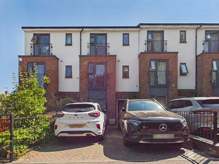 3 Bedroom Town House For Sale In Meyrick Mead, Harlow, CM17