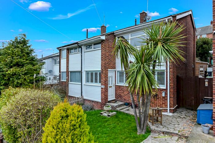 3 Bedroom Semi-Detached House For Sale In Charles Drive, Cuxton, Rochester, Kent, ME2