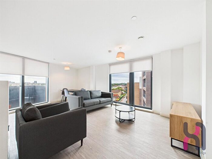 3 Bedroom Flat To Rent In The Landmark, Oldfield Road, Salford, M5