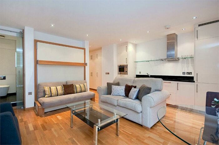 Apartment To Rent In Hosier Lane, EC1A