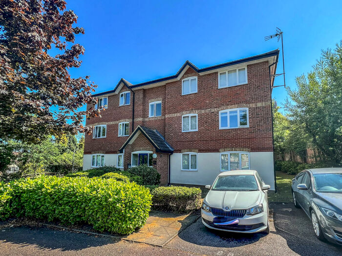 1 Bedroom Apartment To Rent In Deer Close, Hertford, SG13