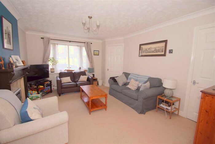 3 Bedroom Detached House To Rent In Sycamore Close, Meanwood, Leeds, LS7