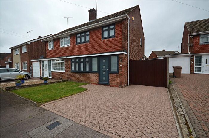 3 Bedroom Semi Detached House For Sale In Torquay Drive, Luton, Bedfordshire, LU4