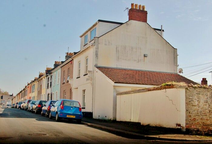 2 Bedroom Maisonette To Rent In Hotham Place, Millbridge, Plymouth PL1