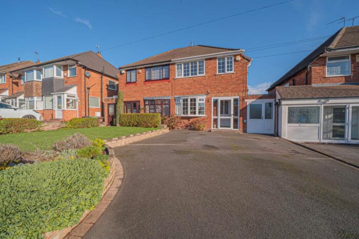 3 Bedroom Semi-Detached House For Sale In Wichnor Road, Solihull, B92