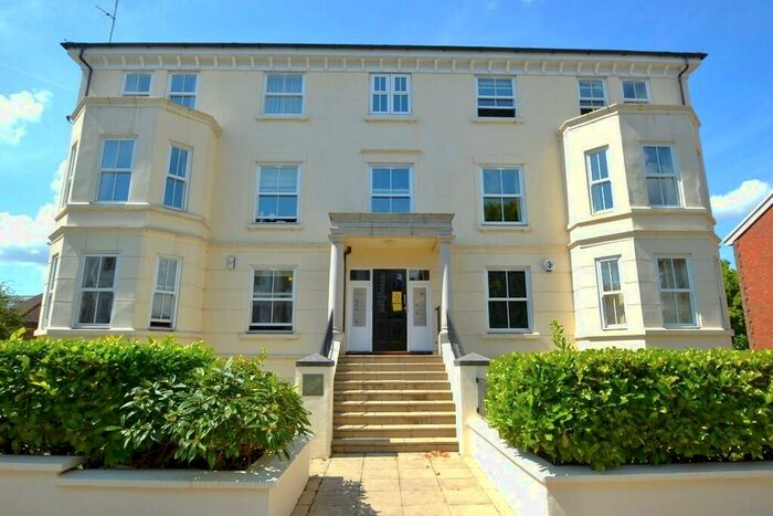 2 Bedroom Apartment To Rent In Surbiton, KT6