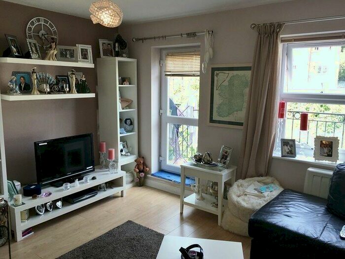 2 Bedroom Flat To Rent In Yew Tree House, High Wycombe, HP13