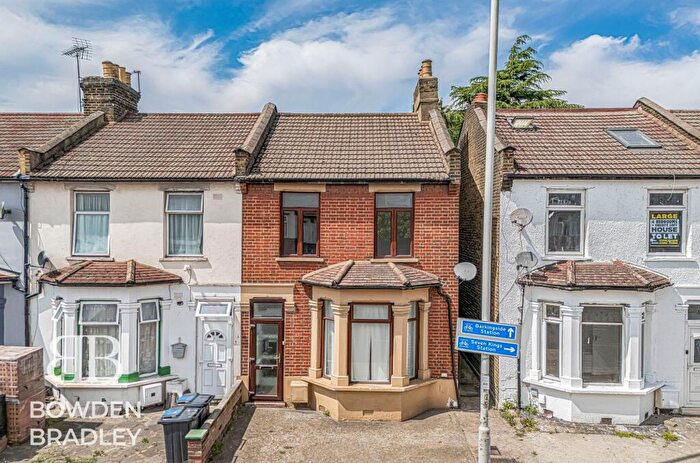 3 Bedroom End Of Terrace House For Sale In Ley Street, Ilford, IG1