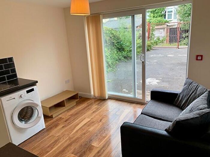 2 Bedroom Flat To Rent In Penylan Road, Cardiff, CF24