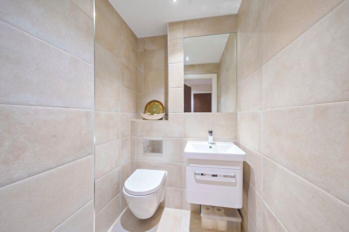 3 Bedroom Flat To Rent In Marlborough Drive, Bushey, WD23
