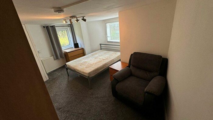 Studio To Rent In Beechwood Grove, Burley, Leeds, LS4