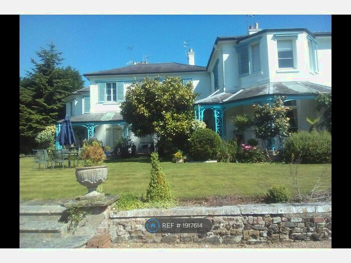 2 Bedroom Flat To Rent In Alderbourne Manor, Gerrards Cross, SL9