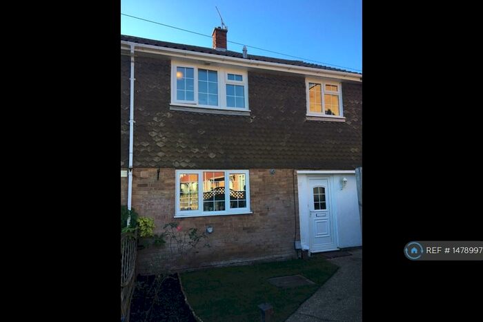 3 Bedroom Semi-Detached House To Rent In Fairview Road, Ash, Aldershot, GU12
