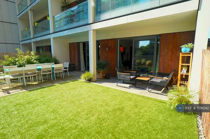 3 Bedroom Flat To Rent In Roseberry Place, London, E8