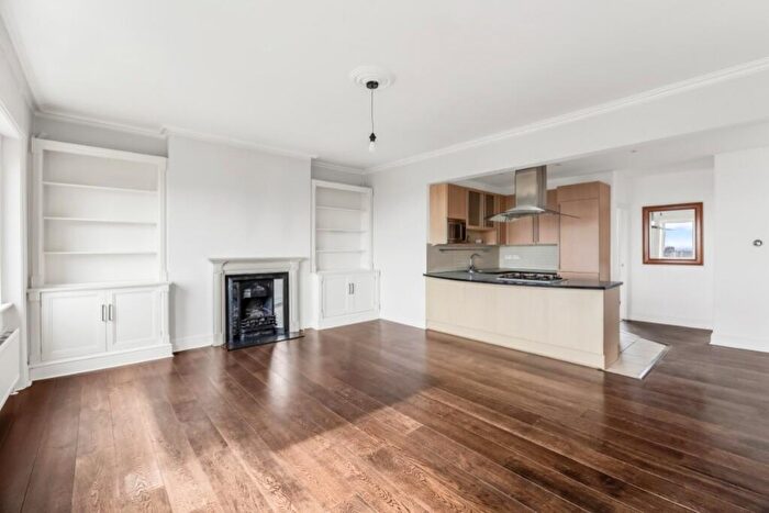 2 Bedroom Flat To Rent In Southwood Lane, Highgate Village, N6