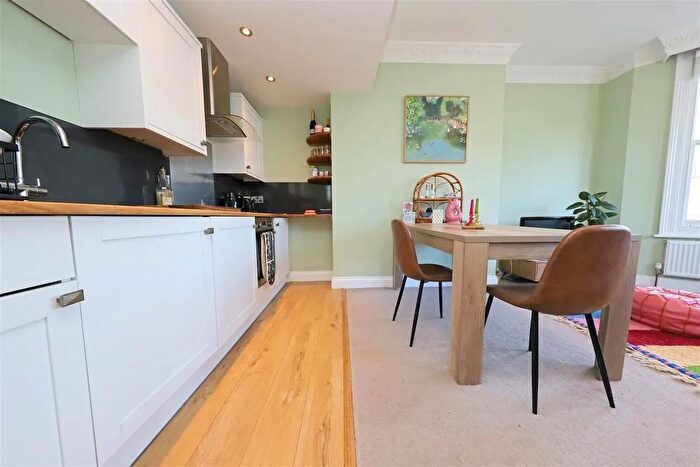 2 Bedroom Flat To Rent In Southwell Road, London, SE5