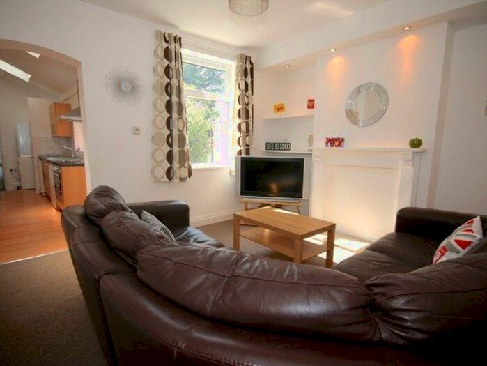 5 Bedroom House To Rent In Harborne Park Road, B17