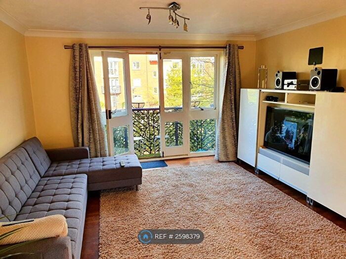 2 Bedroom Flat To Rent In Vancouver Quay, Salford Quays, M50