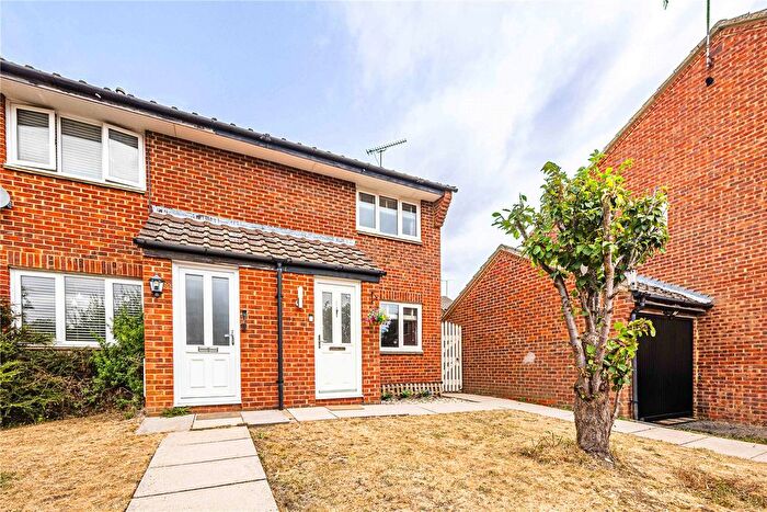 2 Bedroom End Of Terrace House For Sale In Becks Close, Markyate, St. Albans, Hertfordshire, AL3