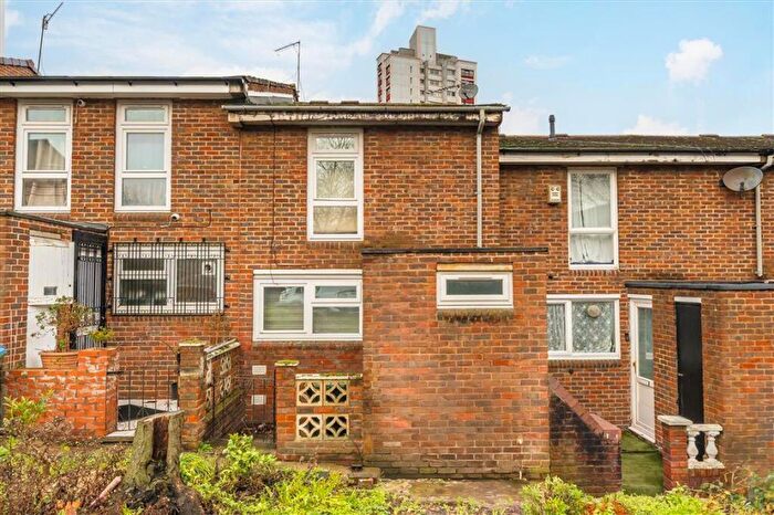 2 Bedroom House To Rent In Vicarage Road, Woolwich, SE18