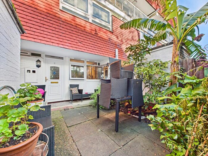 3 Bedroom Maisonette For Sale In Draper Close, Belvedere, Kent, DA17