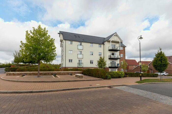 2 Bedroom Flat To Rent In Harpers Lodge, Arundel Walk, Horsham, RH12