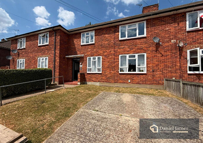 1 Bedroom Apartment For Sale In Petersfield Close, Romford, RM3