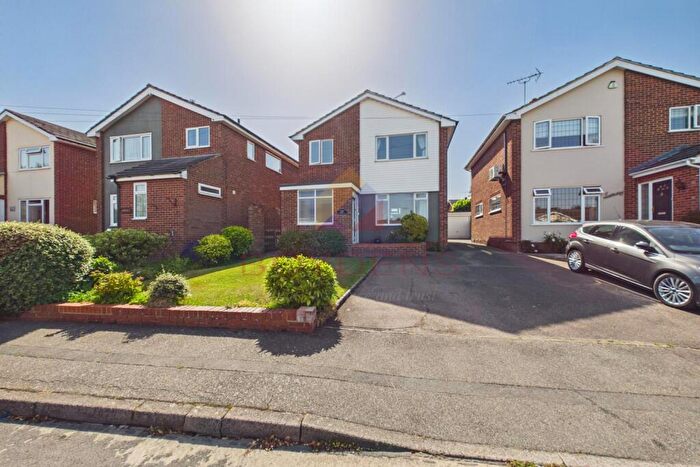 4 Bedroom Detached House For Sale In Beehive Chase Brentwood, CM15
