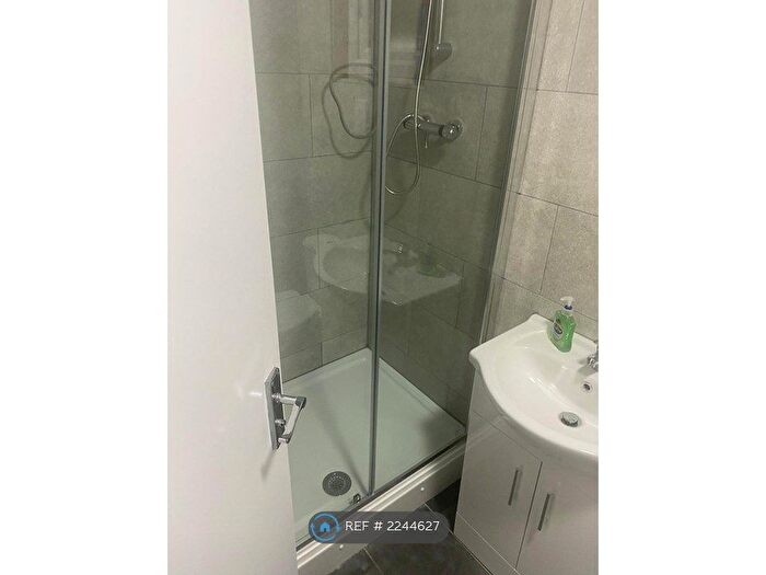 2 Bedroom Maisonette To Rent In Hayes, Hayes, UB4