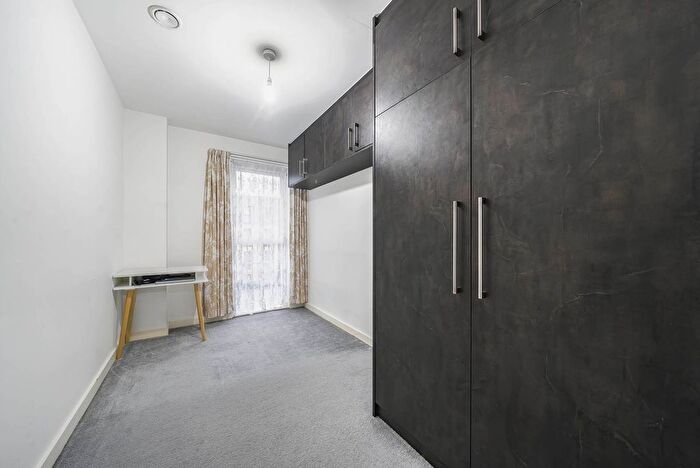 2 Bedroom Flat For Sale In Westmoreland Road, Kingsbury, London, NW9