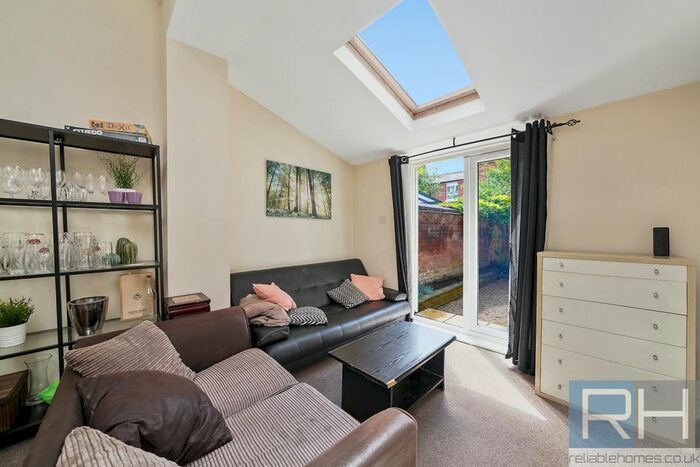 2 Bedroom Flat To Rent In Palmerston Road, Bounds Green, London, N22