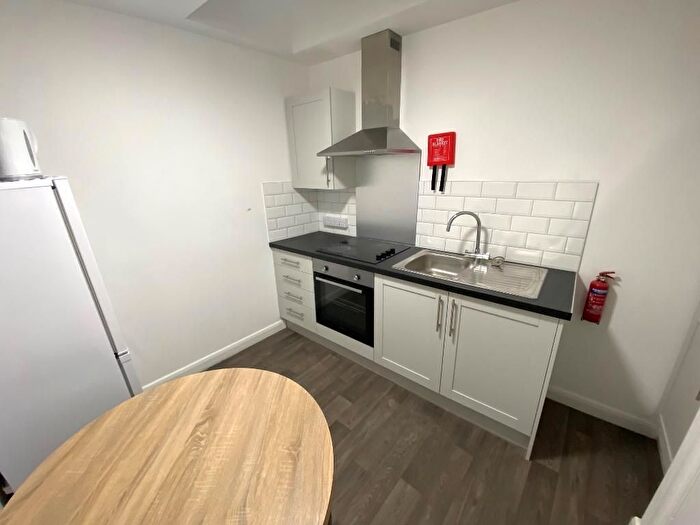 3 Bedroom Flat To Rent In South Street, Eastbourne, East Sussex, BN21