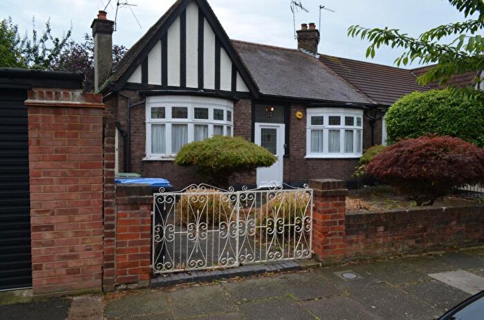 2 Bedroom Bungalow To Rent In The Brackens, Bush Hill Park, EN1