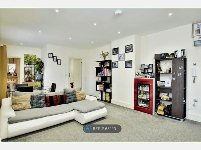 2 Bedroom Flat To Rent In Melville Road, Maidstone, ME15