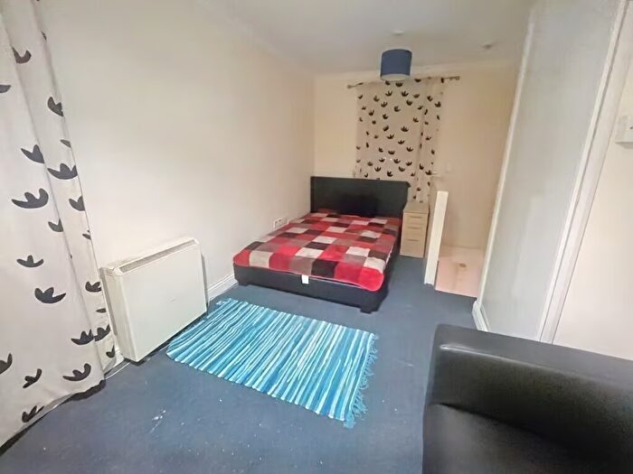 1 Bedroom End Of Terrace House To Rent In Waterbeach Road, Slough, SL1