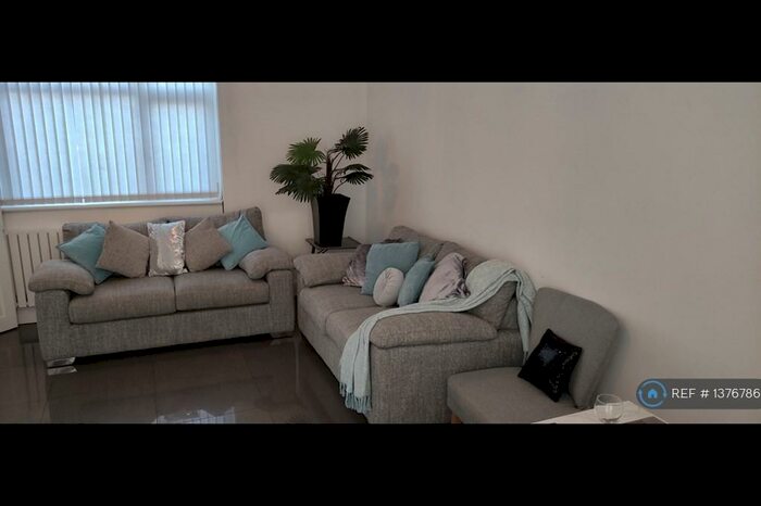 3 Bedroom Detached House To Rent In Haydock Avenue, Sale, M33